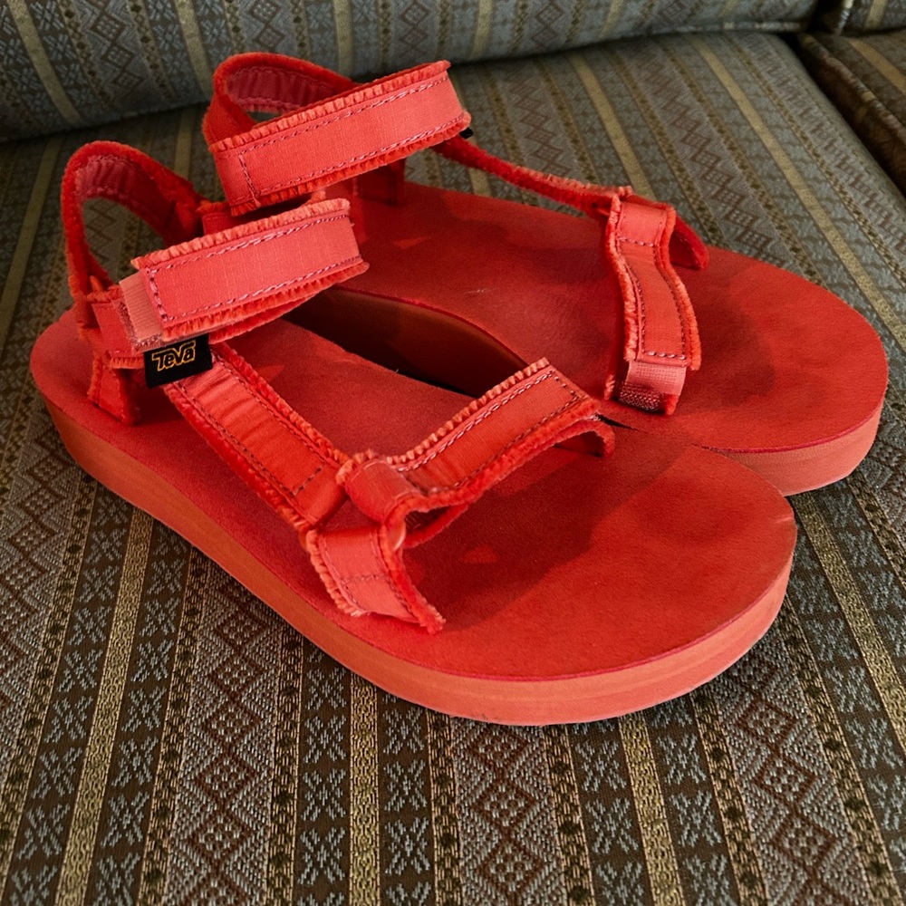 Teva Bright Red Midform Adjustable Sandals Size 7! Worn once!
